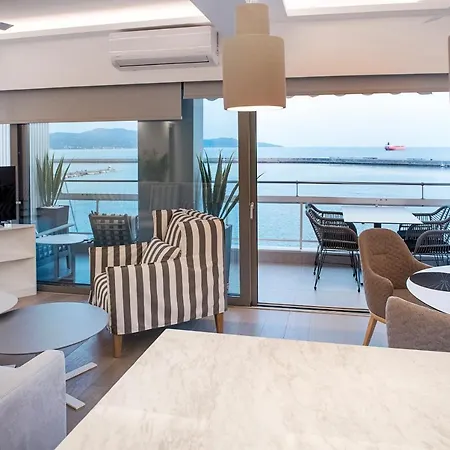 A Vacation Dream In Front Of The Sea Apartment
